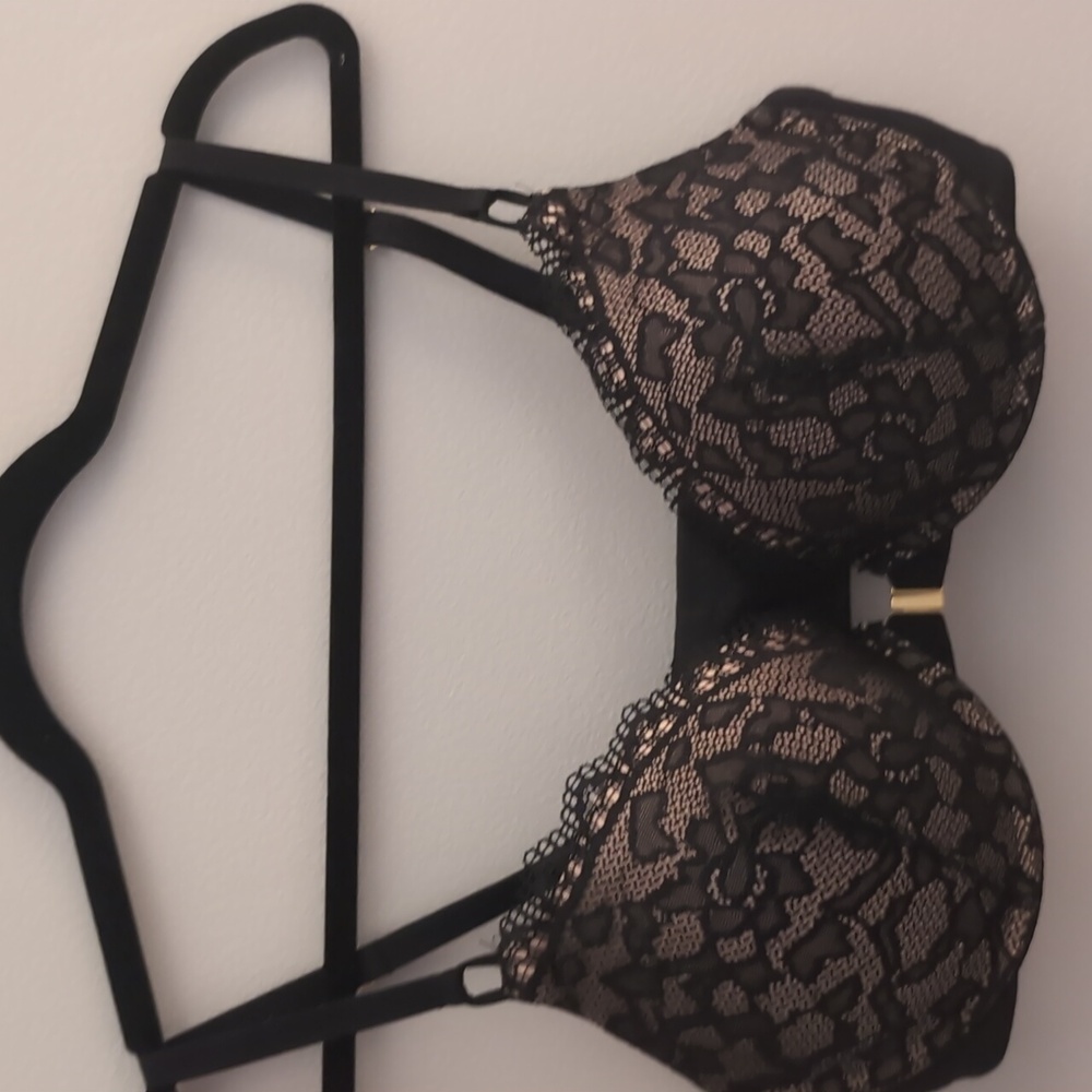 Black/Cream Front-Clasp Push-Up Bra